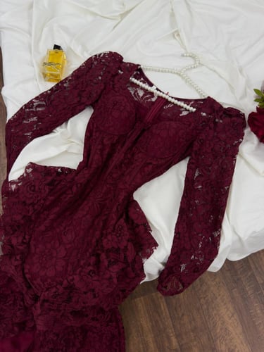 فستان عنابي دانتيل