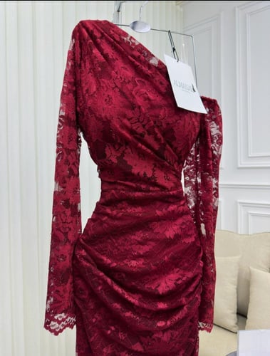 فستان دانتيل فاخر بلون توتي