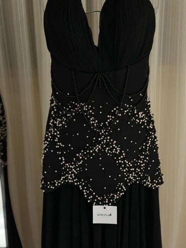 فستان ناعم اسود شيفون مطرز لؤلؤ