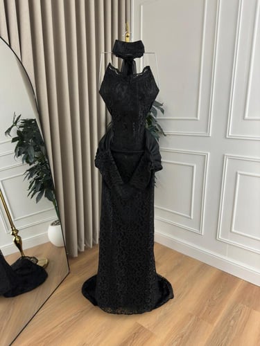 فستان اسود دانتيل اكمام جازار