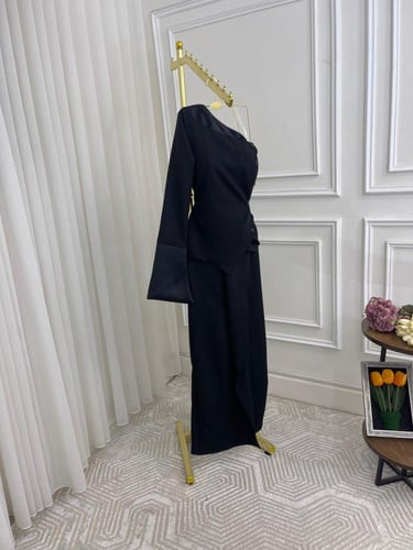 فستان ناعم اسود زراير مع الجنب