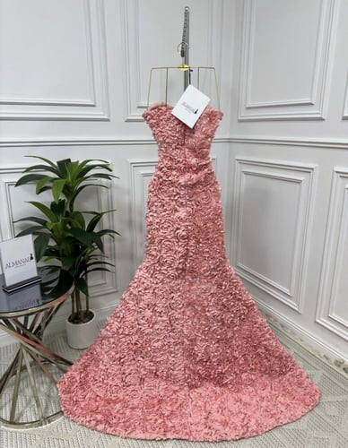 سهرة وردي فاتح بقصة حورية مزينة بورود ثلاثية الأبع...