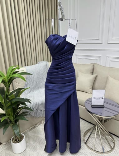 فستان لمار كحلي