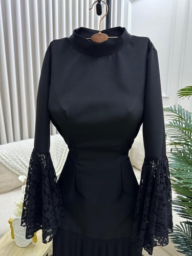 فستان قماش باربي بأكمام دانتيل