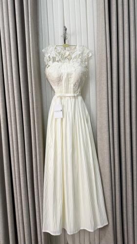 فستان ناعم ابيض