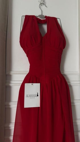 فستان ناعم هالتر شيفون لون احمر