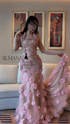 فستان سهرة هالتر بزهور ثلاثية الأبعاد