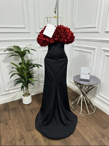 ناعم كريب باربي أسود ملكي بفيونكات وردية على الأكت...