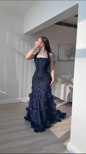 فستان سهرة هالتر كحلي بتطريز زهور