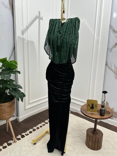 فستان قطيفي تل مكبوس