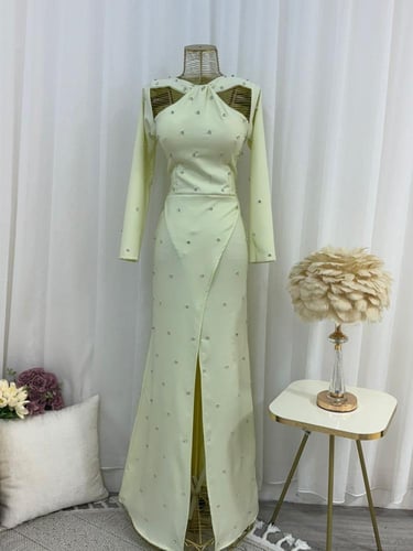 فستان. باربي تطريز يدوي كرستال