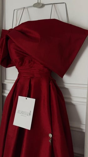 فستان الينا