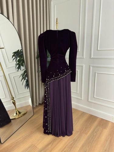 فستان شتوي ليكي جوخ مطرز من جورجيت