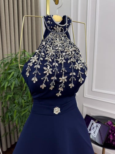 سهرة ميكادو أزرق ملكي مطرز بتطريز فضي أنيق