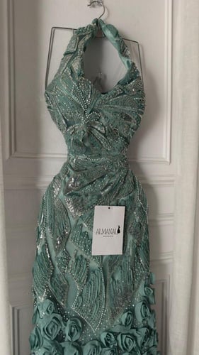 فستان سهرة تركوازي بتطريز