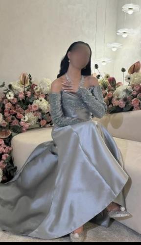 سهرة ميكادو فضي أوف شولدر مطرزة بالكريستال