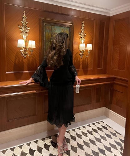 فستان قماش باربي بأكمام دانتيل