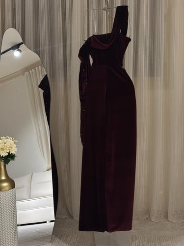 فستان مخمل عنابي