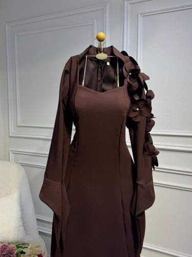 فستان بني باربي تطريز ورد