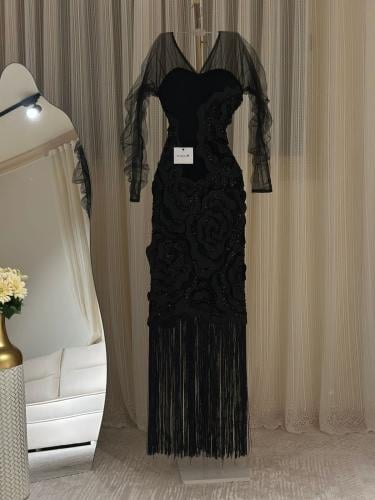 فستان سهره اسود كريب مزين بتطريز