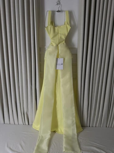 فستان ناعم ليموني كريب باربي ذيل اورجنزا