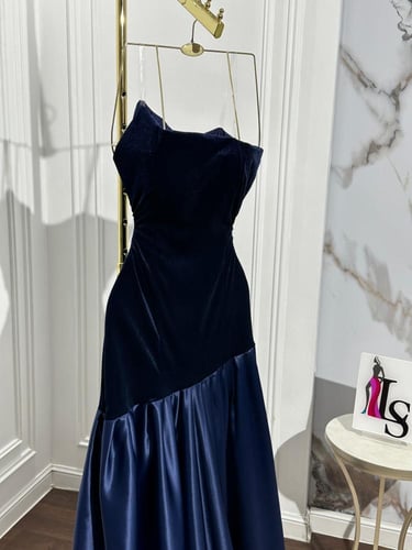 فستان مخمل كحلي