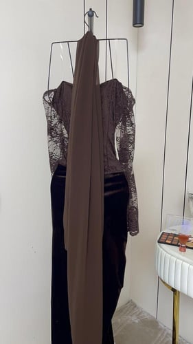 فستان شتوي بني ناعم مخمل دانتيل