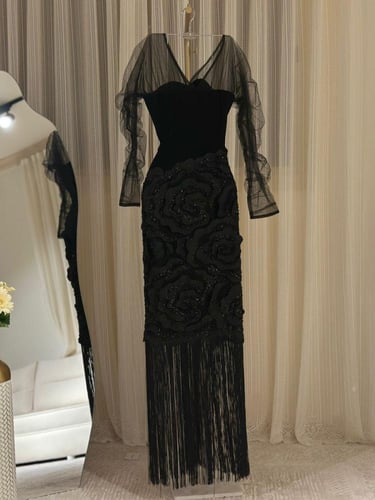 فستان سهره اسود كريب مزين بتطريز