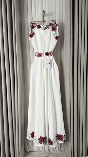 فستان ناعم ناعم مطرز بزهور ريفية حمراء