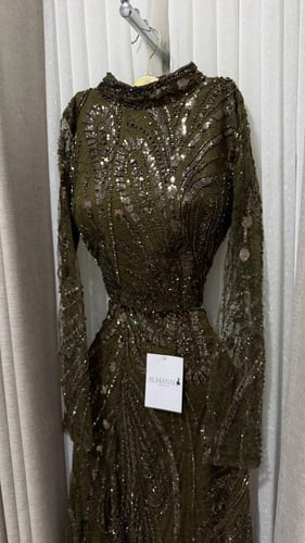 طقم سهره زيتي بياقة مرتفعة وتطريز بالكامل