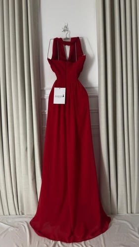 فستان ناعم هالتر شيفون لون احمر