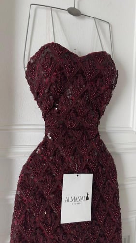 فستان سهره مطرز خرز اكمام منفصله برغندي