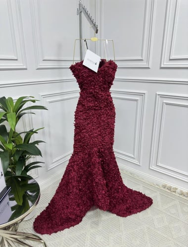 سهرة وردي فاتح بقصة حورية مزينة بورود ثلاثية الأبع...