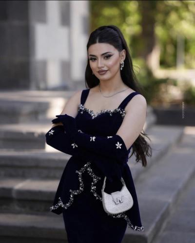 فستان شتوي مخمل كحلي تطريز