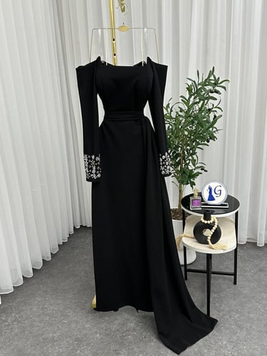 فستان اسود اكمام