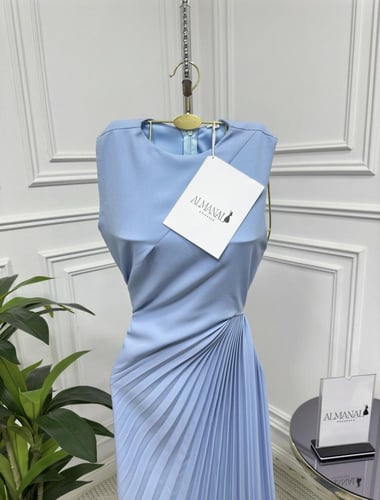 فستان سماوي ناعم باربي