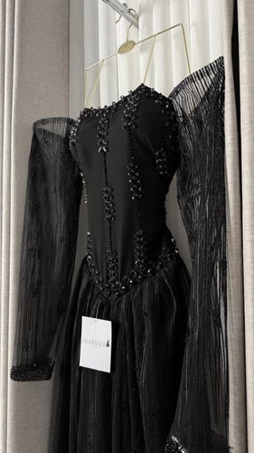 فستان سهرة اسود باكمام