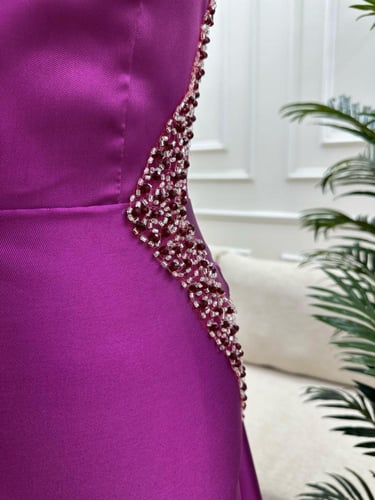 فستان ارجواني ملكي