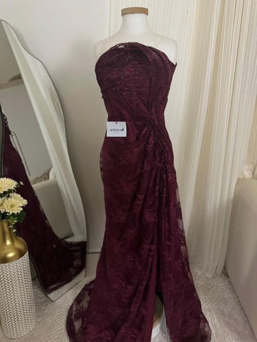 فستان دانتيل بدون اكمام