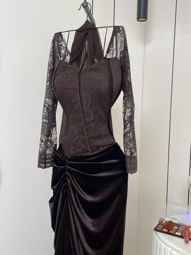 فستان شتوي بني ناعم مخمل دانتيل