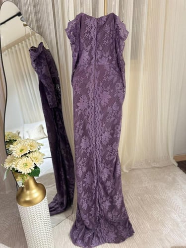 فستان ناعم دانتيل بتفاصيل كسرات