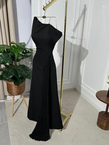 فستان باربي - بوليسية