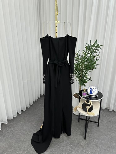 فستان اسود اكمام