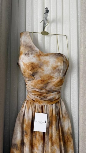 فستان ناعم بكتف واحد تاي داي