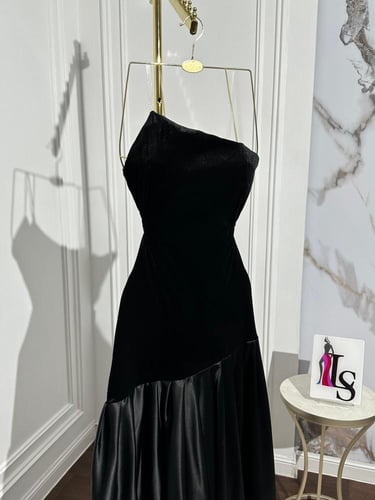 فستان مخمل اسود