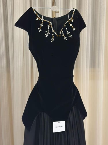 فستان شتوي اسود جوخ كسرات شيفون