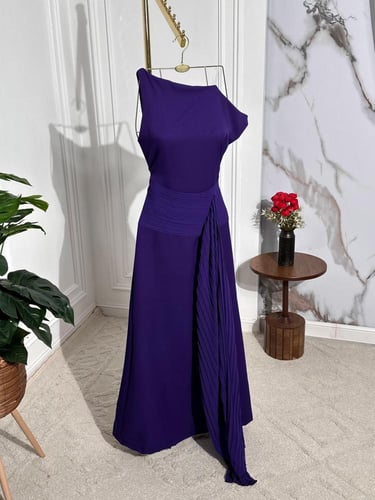 فستان باربي - بوليسية