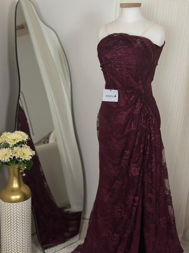 فستان دانتيل بدون اكمام