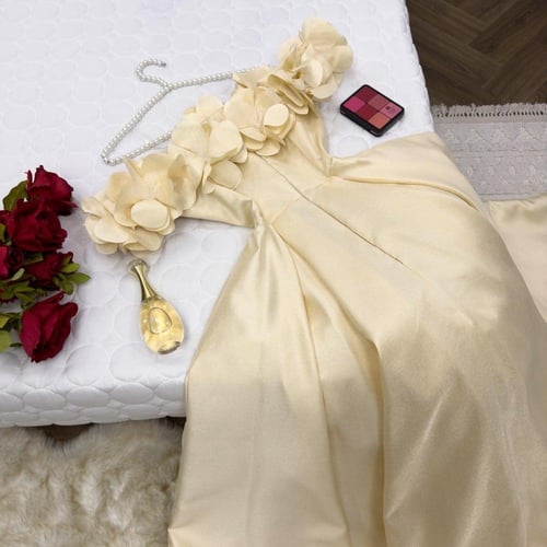 سهرة ميكادو أوف شولدر بتنورة منفوشة