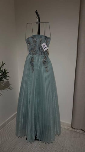 فستان سهرة أخضر بترولي بترتر لامع وتطريز فخم بالور...